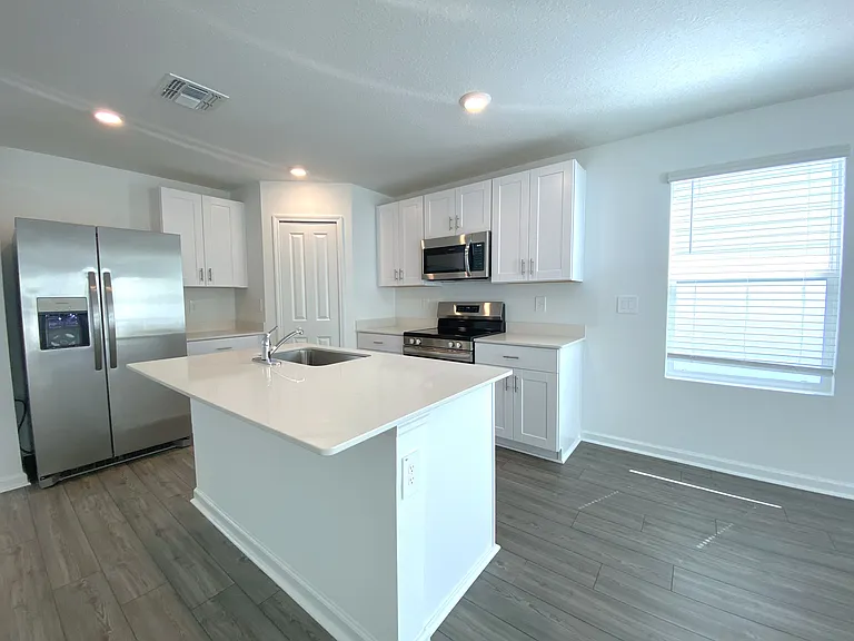 7170 SW 91st Ln — Photo 3
