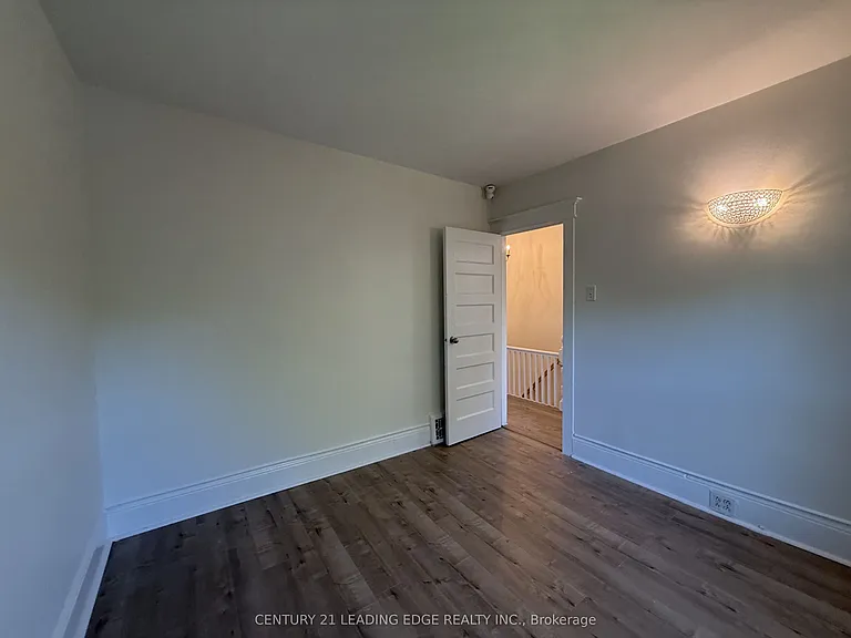 485 Albert St — Photo 24