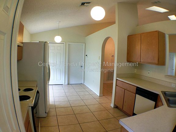 2nd image of 3842 Stonefield Dr