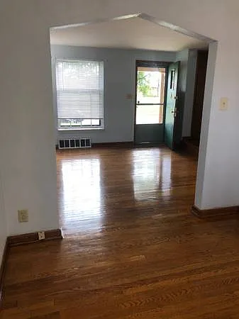 2 bed, 1200 sqft, $1,000 — Photo 3