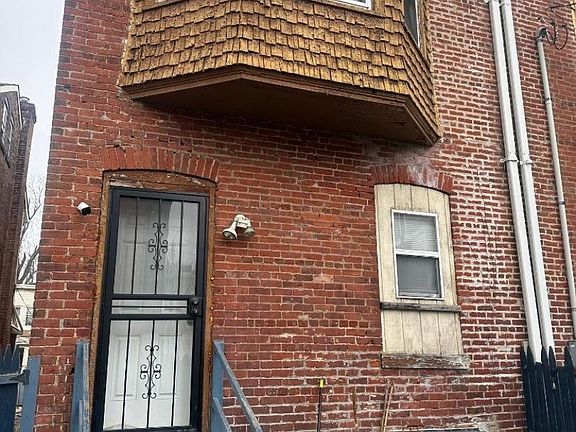 5th image of 32 General Greene Ave