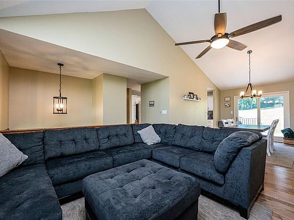 4th image of 23 Alice Cir
