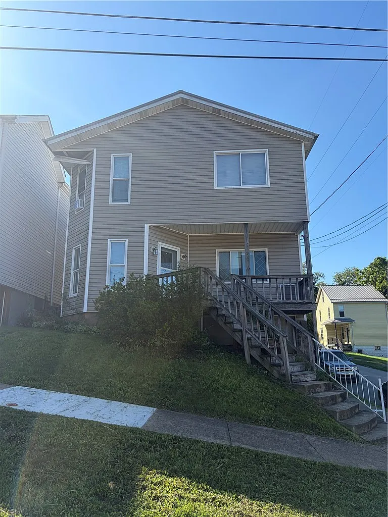 3 bed, $900 — Photo 1