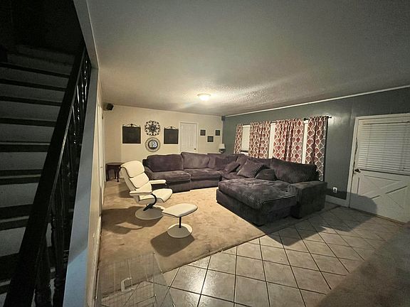2nd image of 1701 Woodview Cir