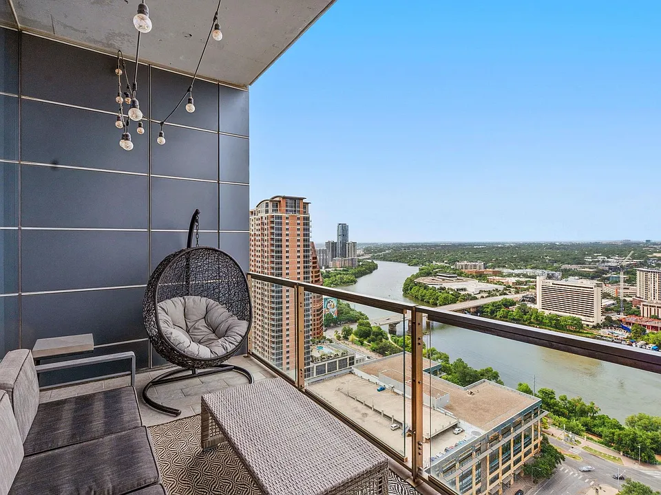 210 Lavaca St #2803