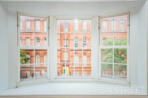 Rented by Real Street Inc | media 12