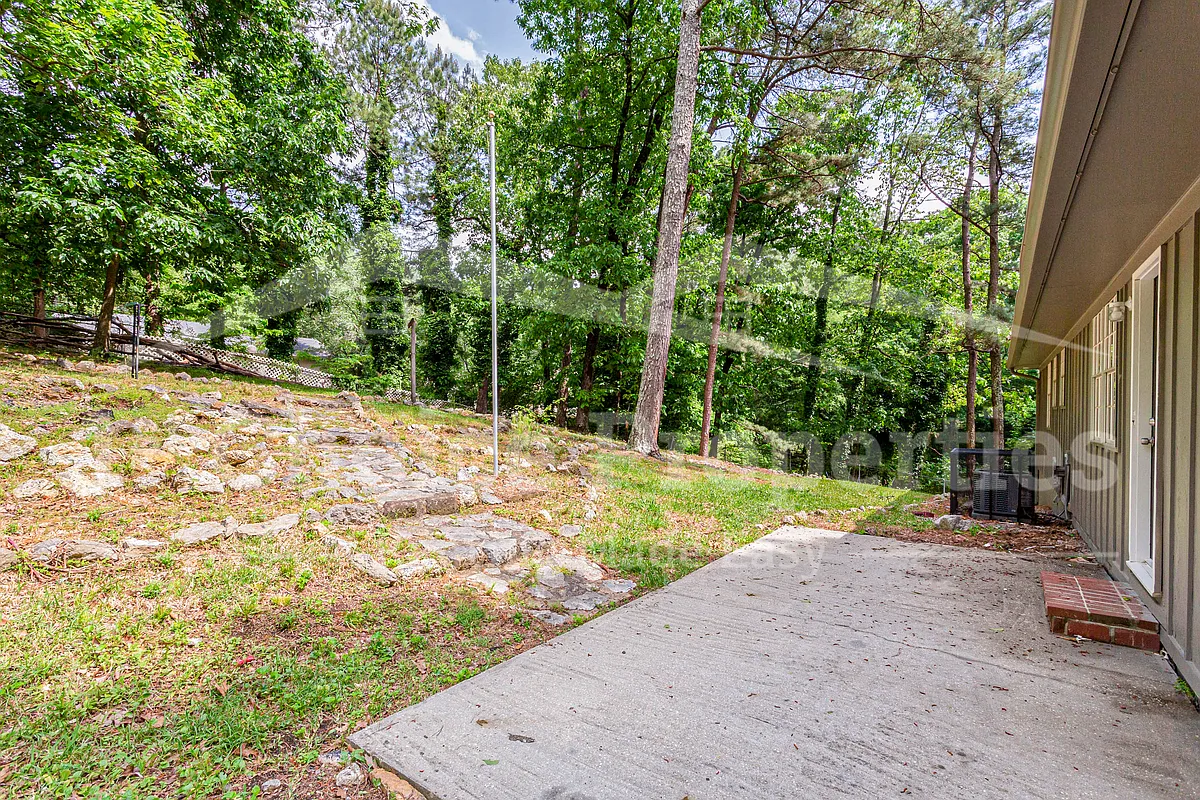 Building Photo - 1421 Brewster Cir