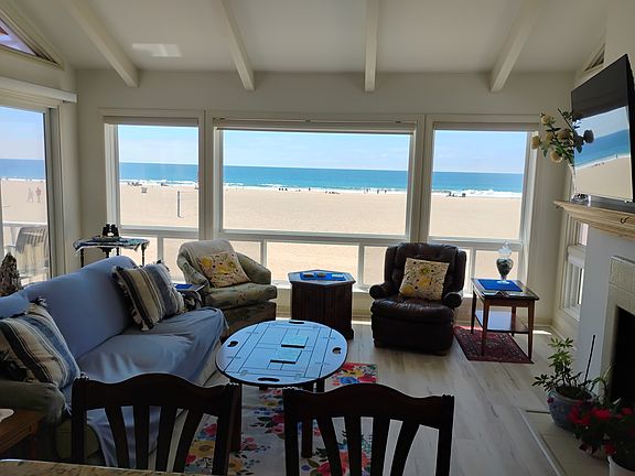 3rd image of 1806 W Oceanfront