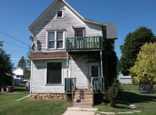 722 W Cottonwood St, Freeport, IL 61032