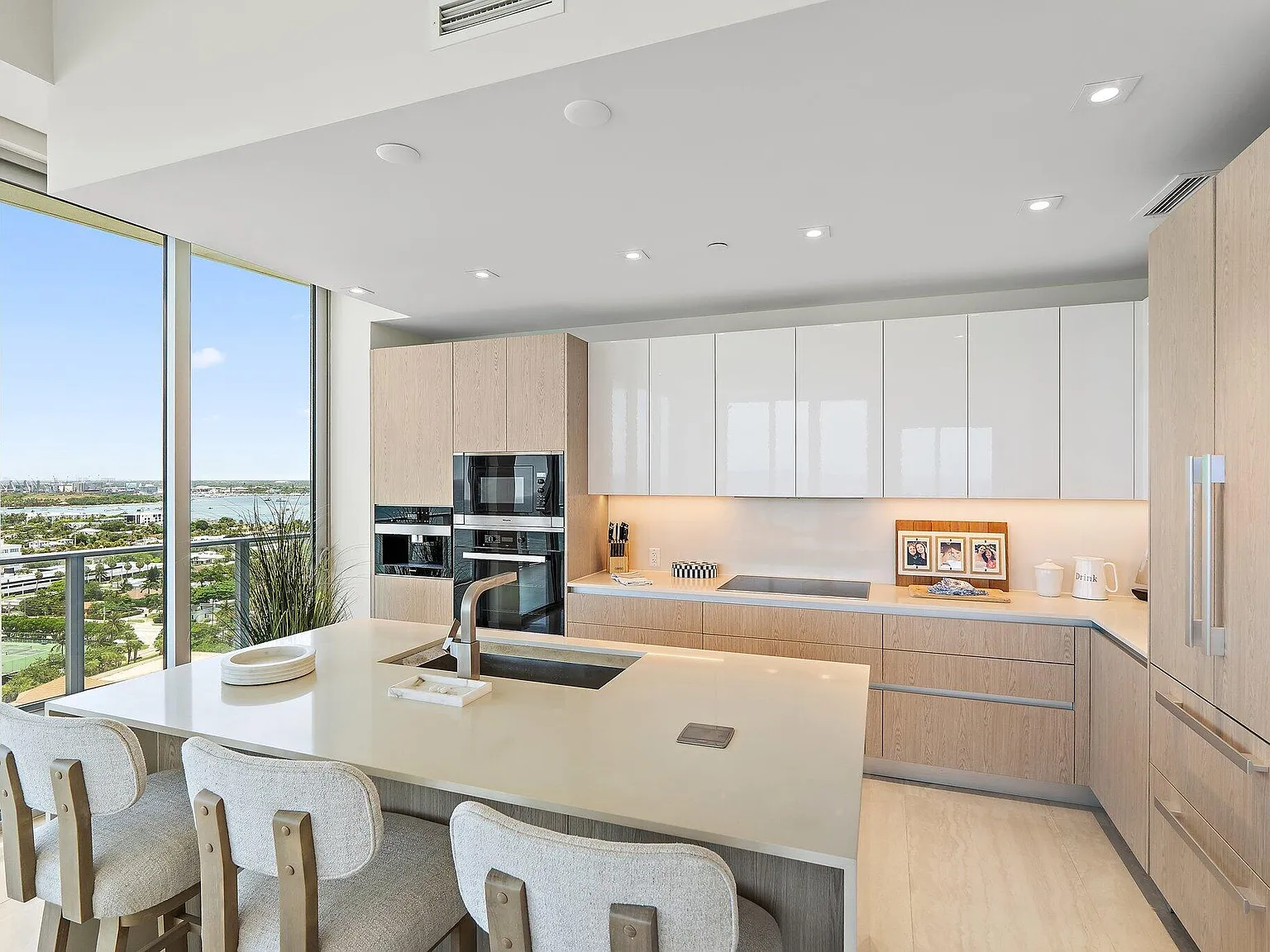 2 bed, 2.5 bath, 2065 sqft, $17,500 — Photo 4