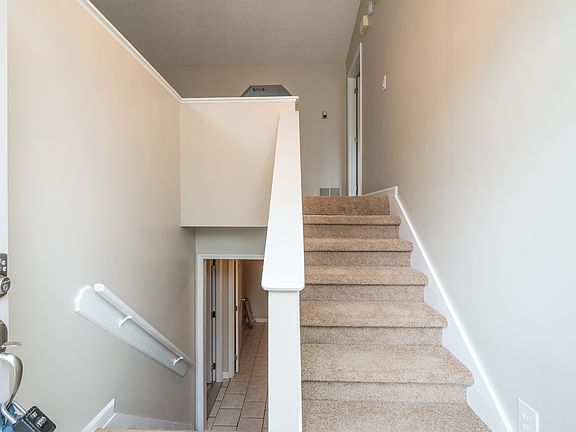 4th image of 1495 Chalet Cir