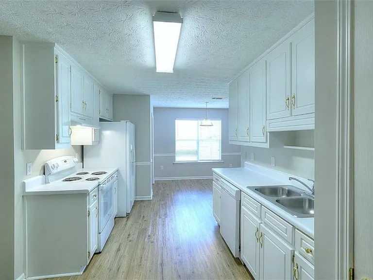 4160 Janel Ln — Photo 35