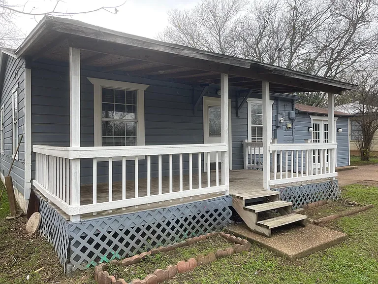 1011 S Van Buren St — Photo 14