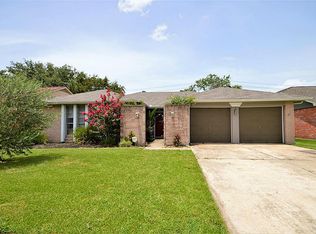 2326 Colonial Ridge Dr, Friendswood, TX 77546
