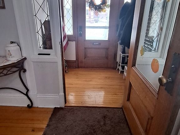 2nd image of 216 E Cleveland St