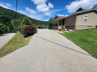 909 Hope St, Madison, WV 25130