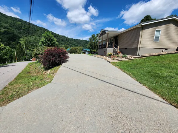 909 Hope St, Madison, WV 25130