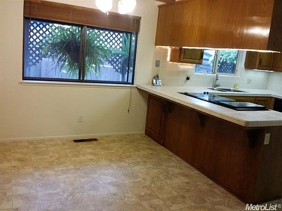 5th image of 3809 Marigold Ln