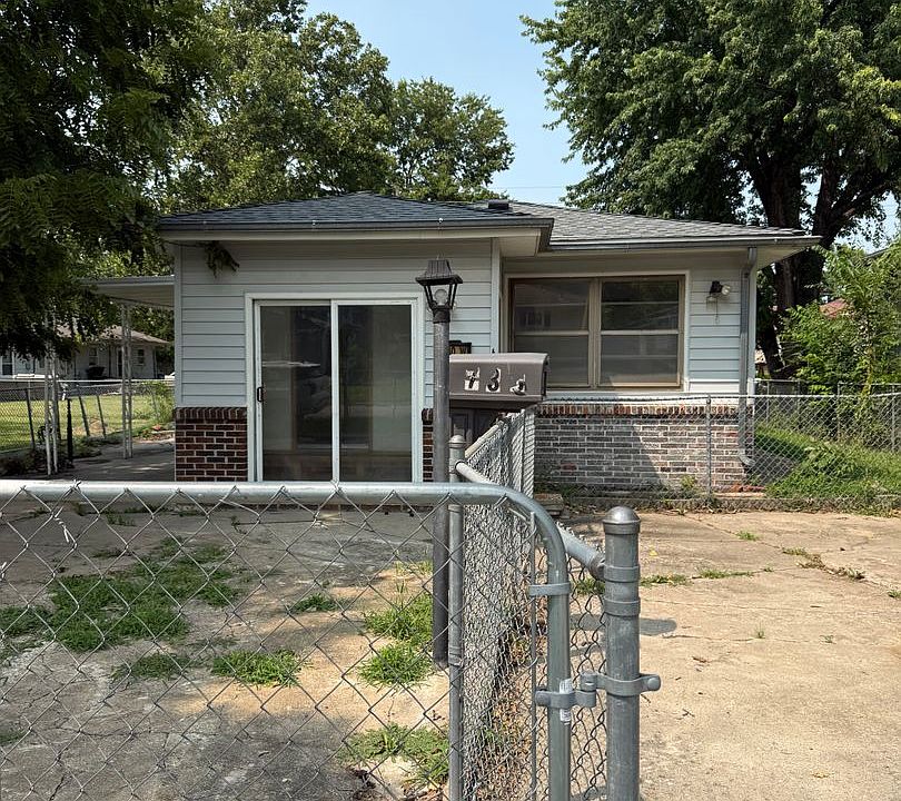 1st image of 730 W 12th St