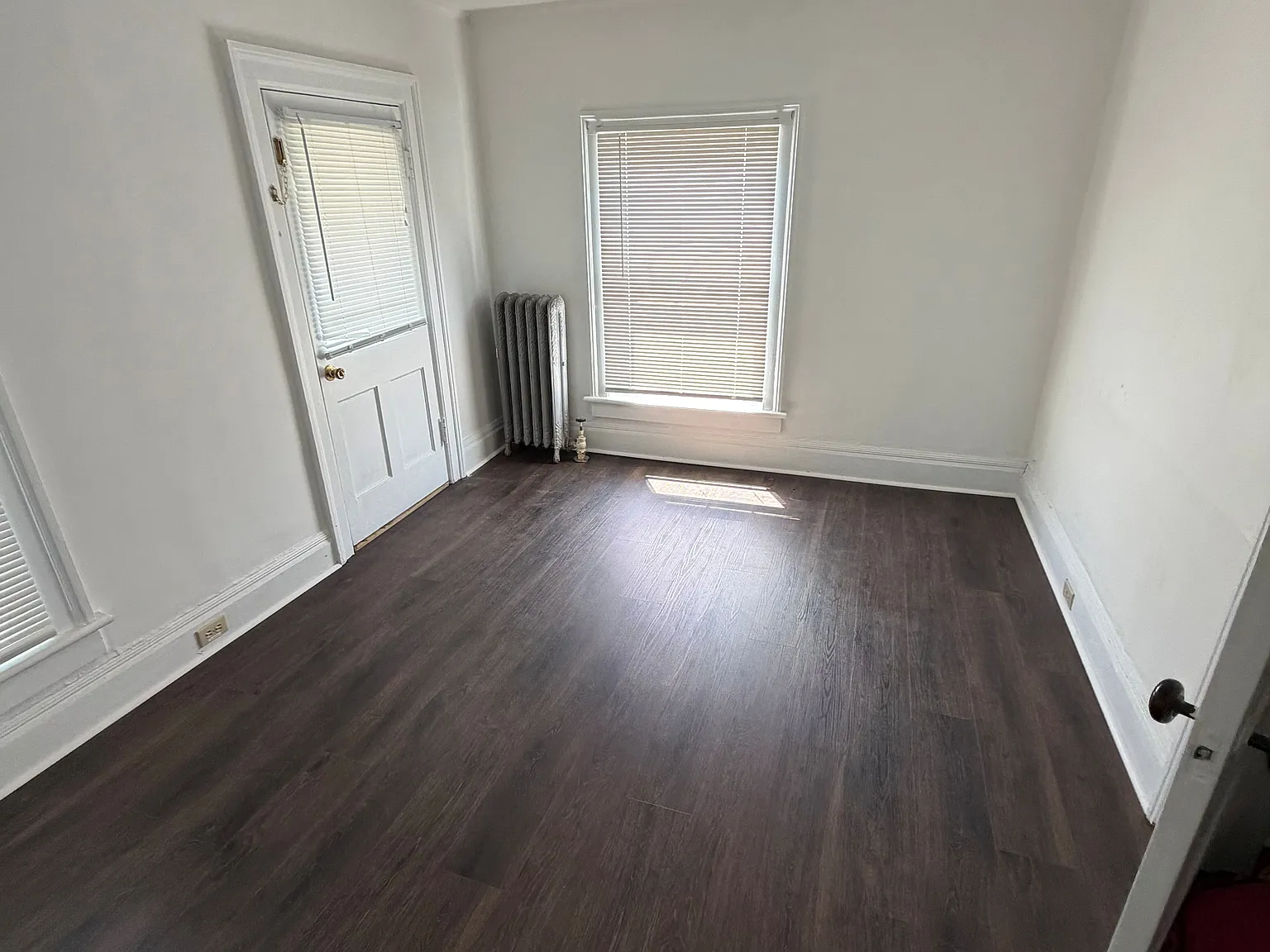 1 bed, 400 sqft, $900 — Photo 3