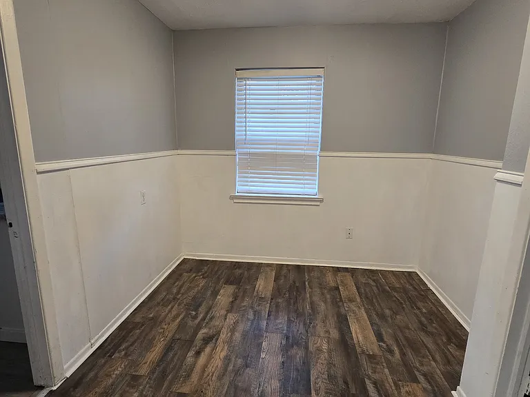 427 Royal Crest Dr — Photo 14