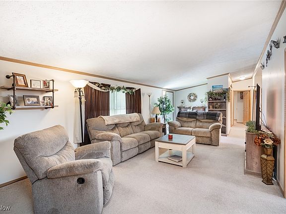 4th image of 201 Pin Oak Cir