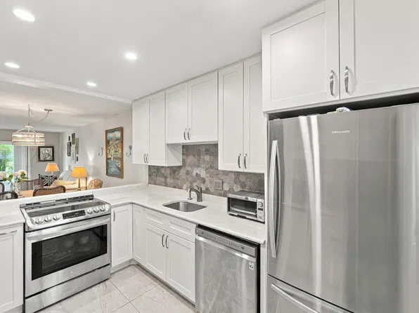 193 Lake Evelyn Drive, West Palm Beach, FL 33411