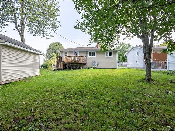 4th image of 14 Brewster St