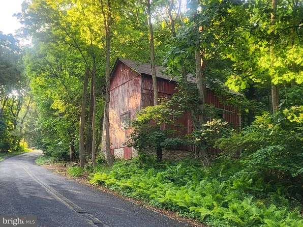 44 Wetzel Rd, Macungie, PA 18062