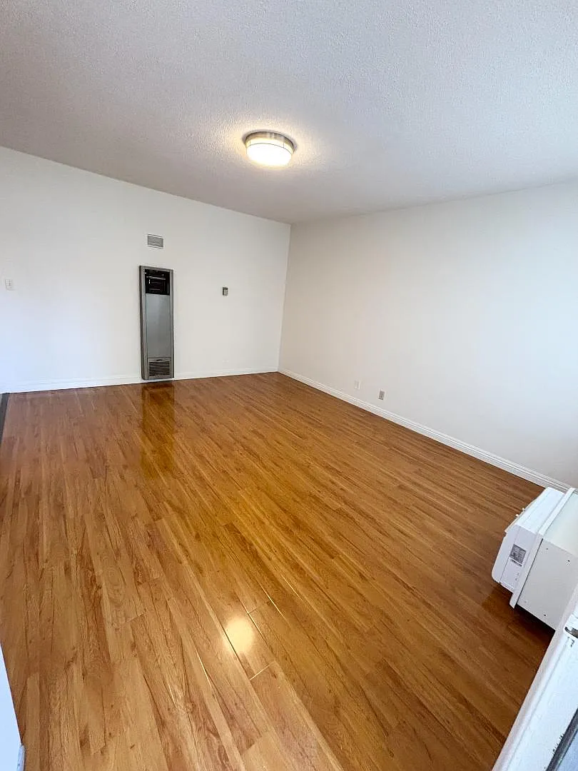 833 W. Duarte Road - Unit 8 — Photo 3