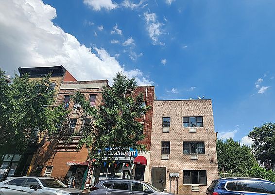 5th image of 145 Tompkins Ave APT 3