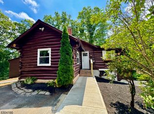 14 E Elro Dr, Oak Ridge, NJ 07438