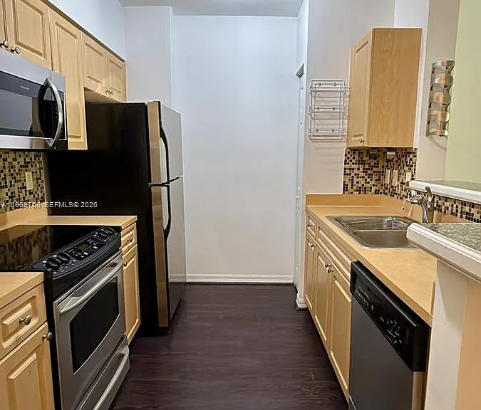 6831 SW 44th St #302 — Photo 9