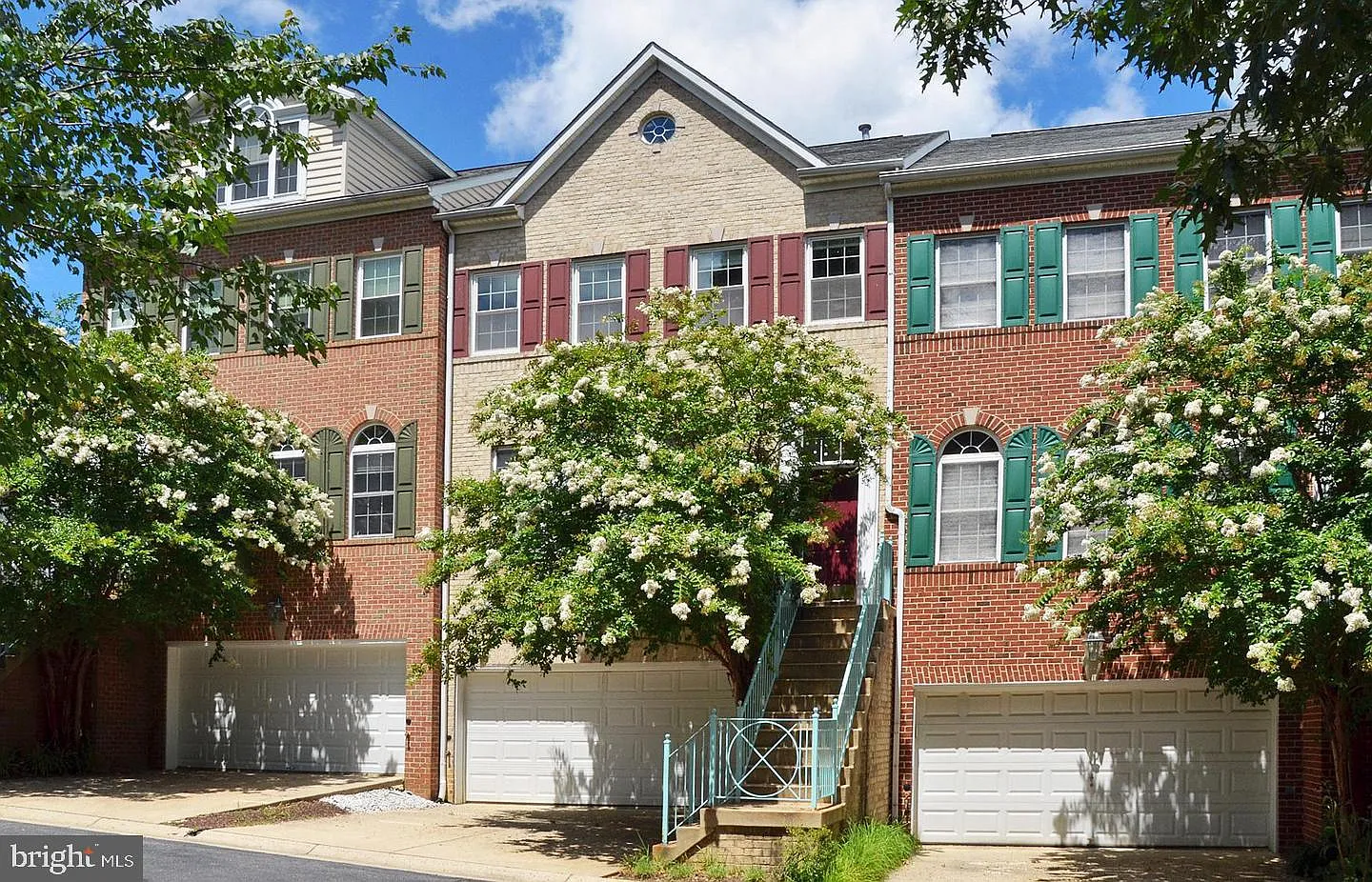 4 bed, 3.5 bath, 2340 sqft, $4,900 — Photo 1