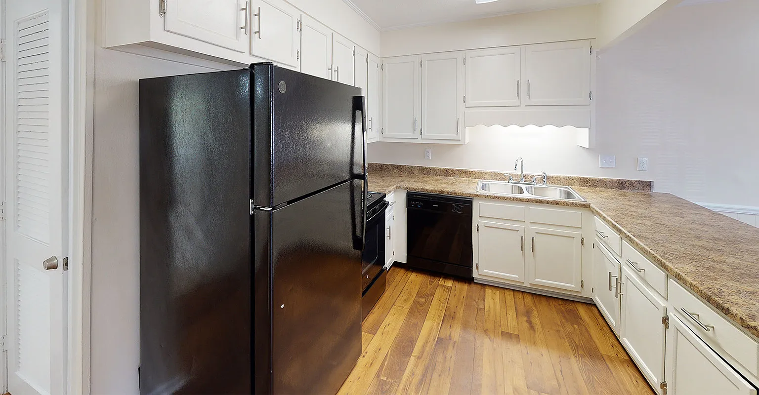 Crestmont Manor — Photo 3