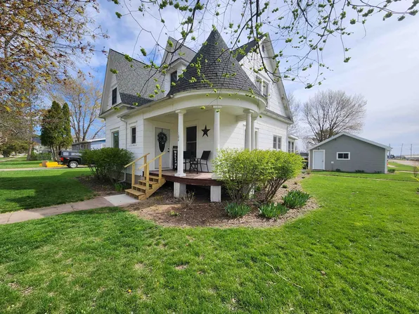 102 N 4th St, Muscoda, WI 53573