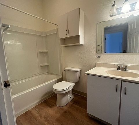 5th image of 795 Elmwood Ave