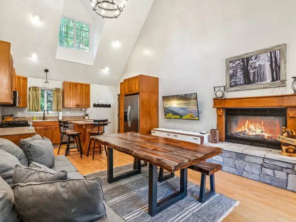 27831 Rainbow Dr, Lake Arrowhead, CA 92352