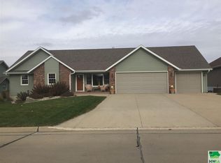 901 4th St NW, Orange City, IA 51041