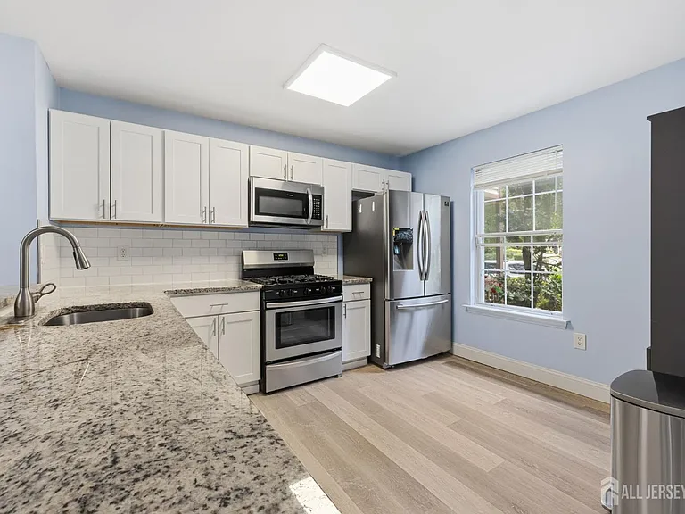 1609 Mulberry Ct — Photo 10