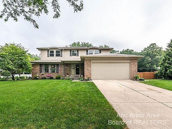 2nd image of 549 Lexington Dr