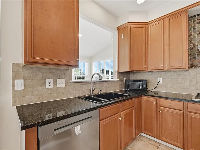 20242 Hidden Creek Ct — Photo 16