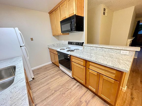 4th image of 247 N Capitol Ave Unit 205