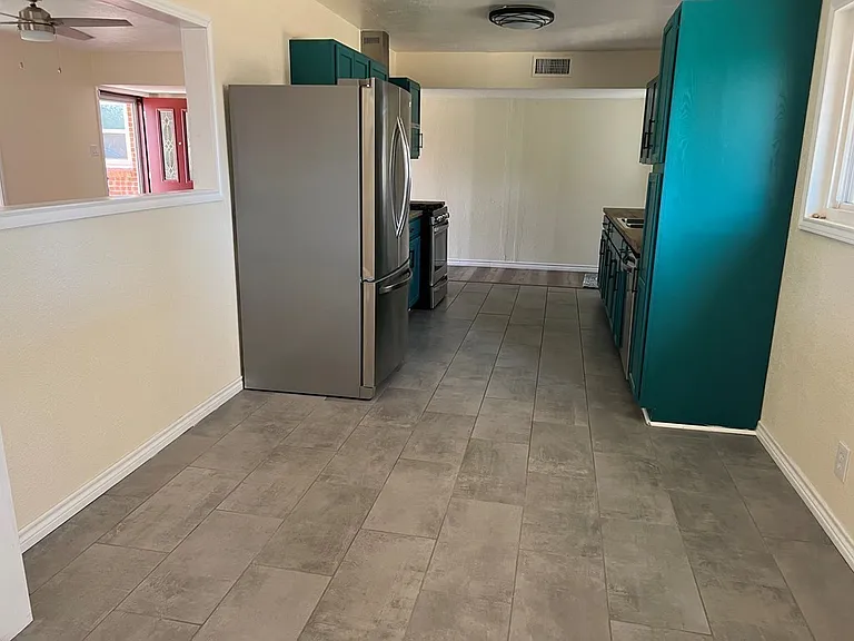3401 Storey Ave — Photo 6