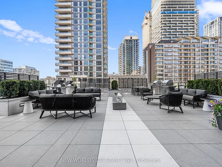 101 Roehampton Ave #1901 — Photo 25