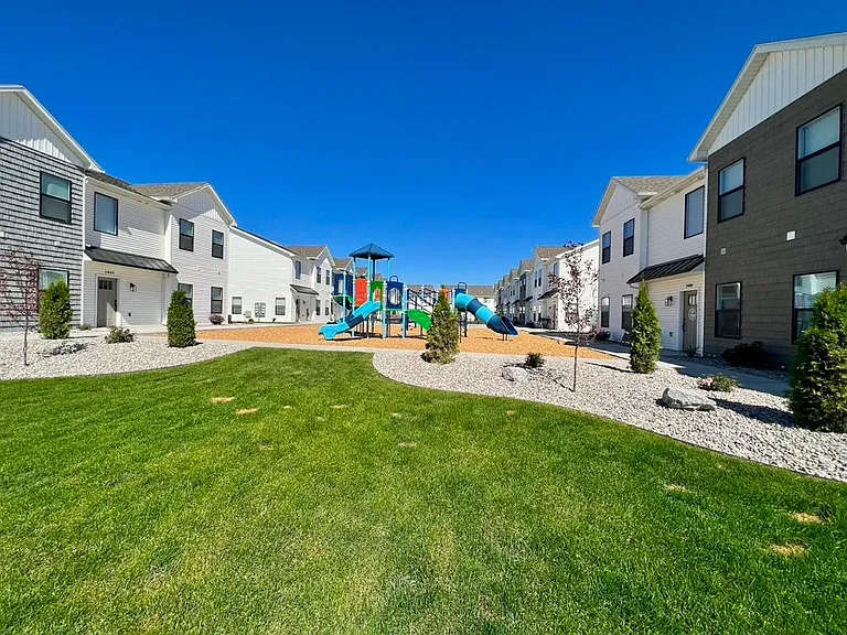 1379 Pine Crest Dr — Photo 37