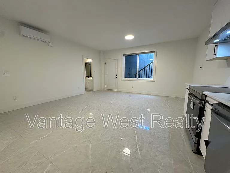 3757B Astoria Dr — Photo 6