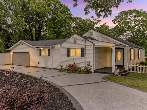 201 S Pliney Cir, Simpsonville, SC 29681