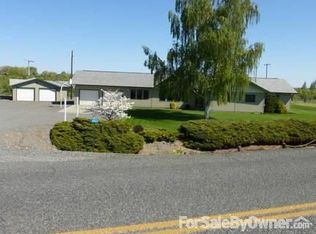 403 Ashue Rd, Wapato, WA 98951