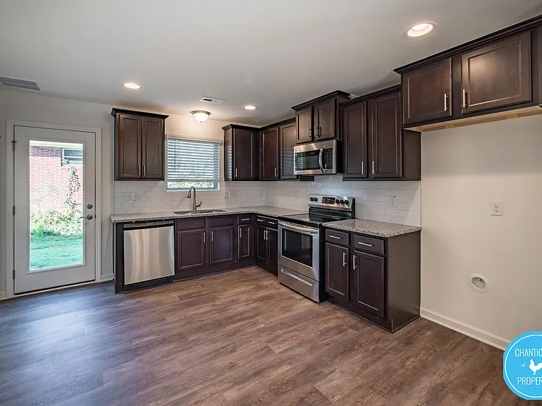 8 Rochambeau Ct #1 — Photo 3